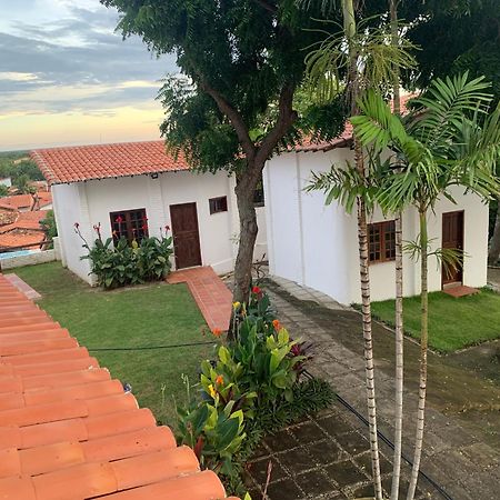Morro Branco Suites - Hospedaria Morro Branco 베베리베 외부 사진