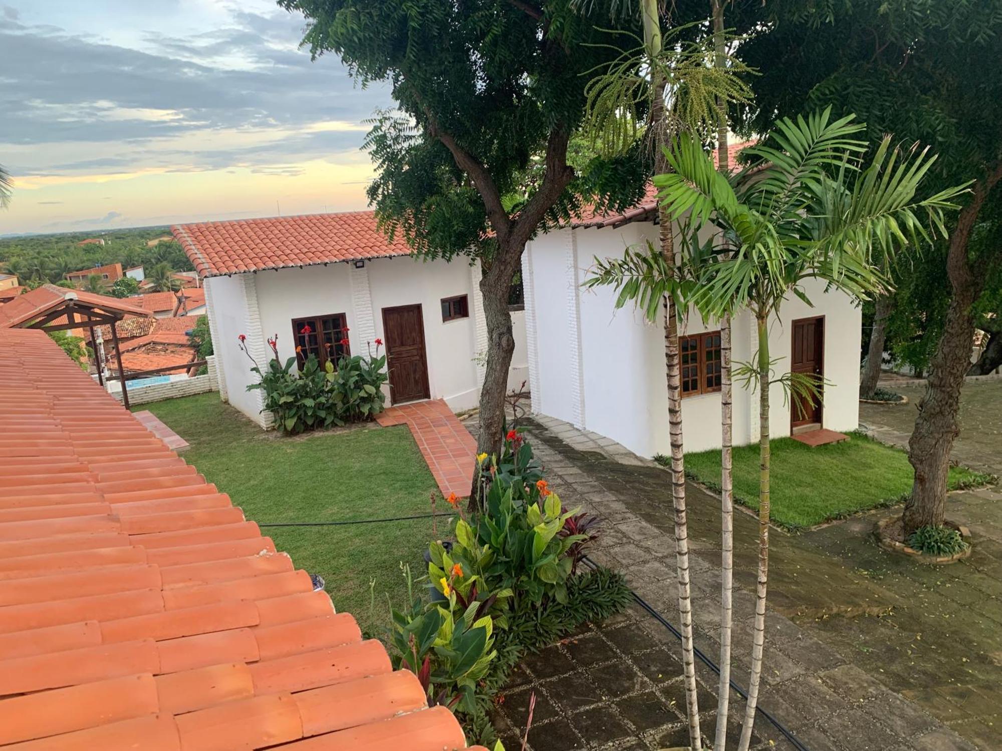 Morro Branco Suites - Hospedaria Morro Branco 베베리베 외부 사진