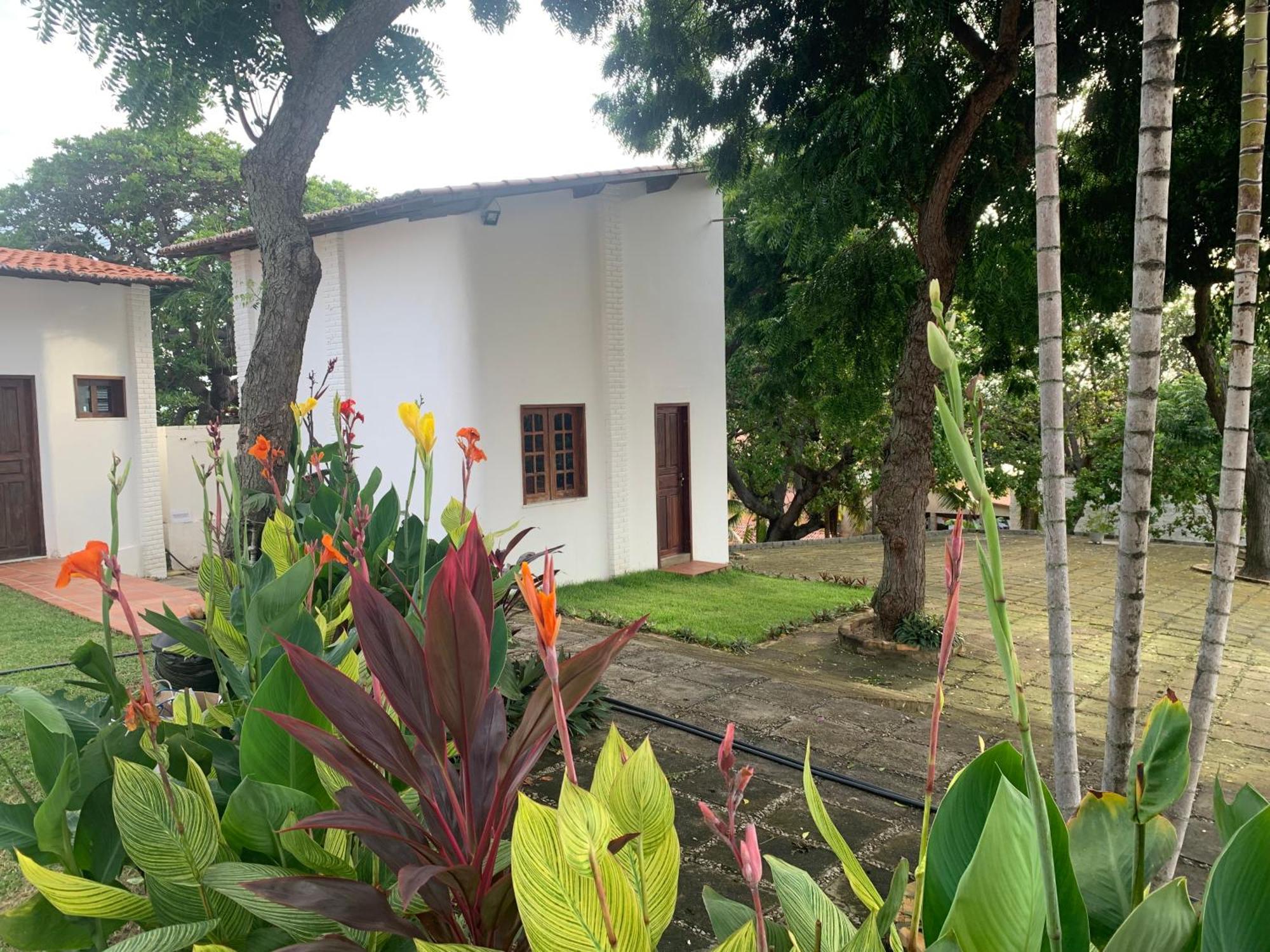 Morro Branco Suites - Hospedaria Morro Branco 베베리베 외부 사진